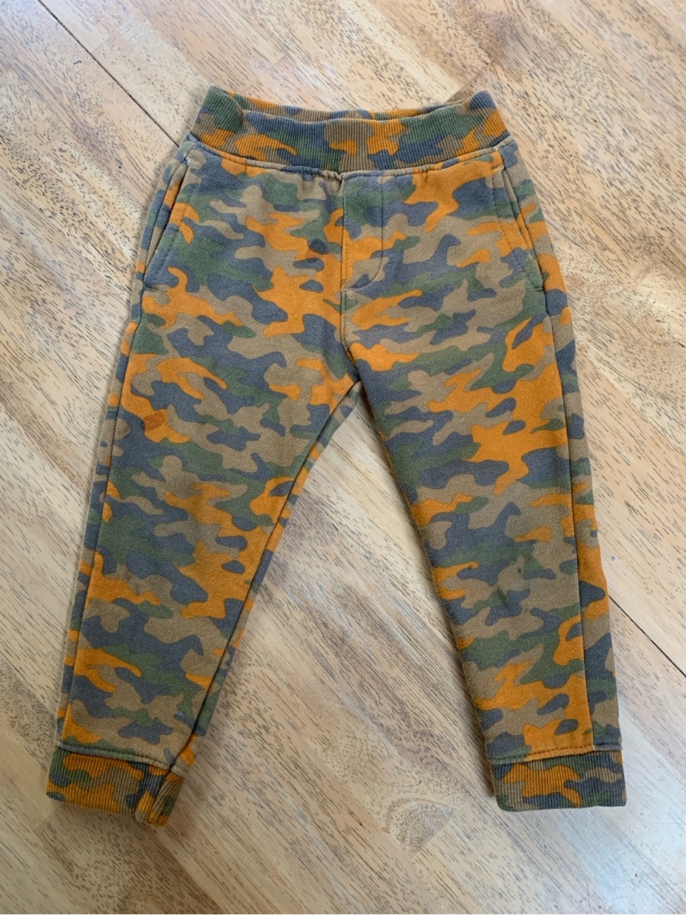 7 For All Mankind Kids Camouflage Orange & Green Jogger Pants sz3T